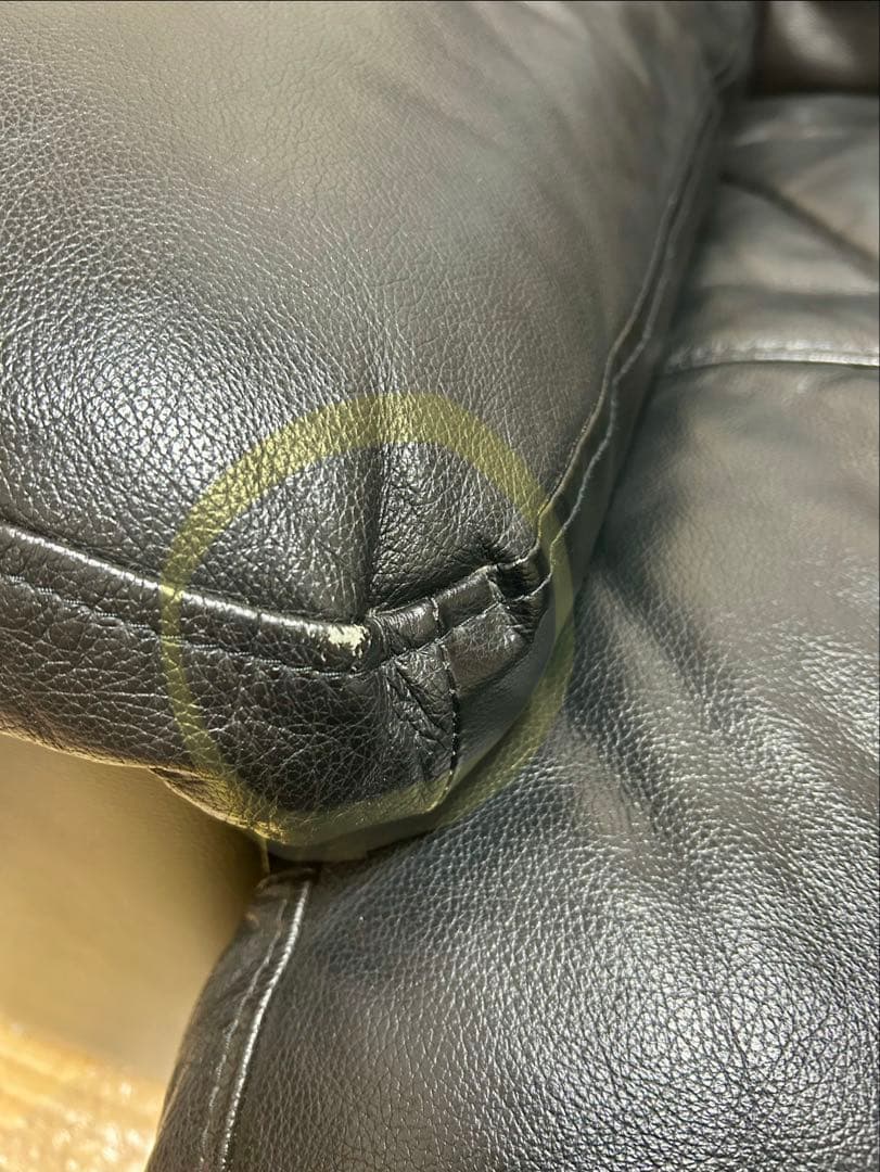 黒のレザー2人掛けソファ