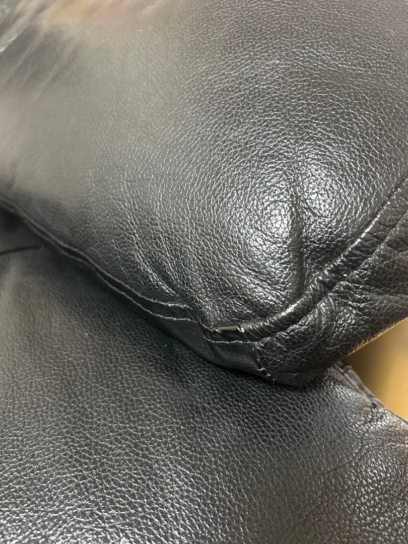 黒のレザー2人掛けソファ