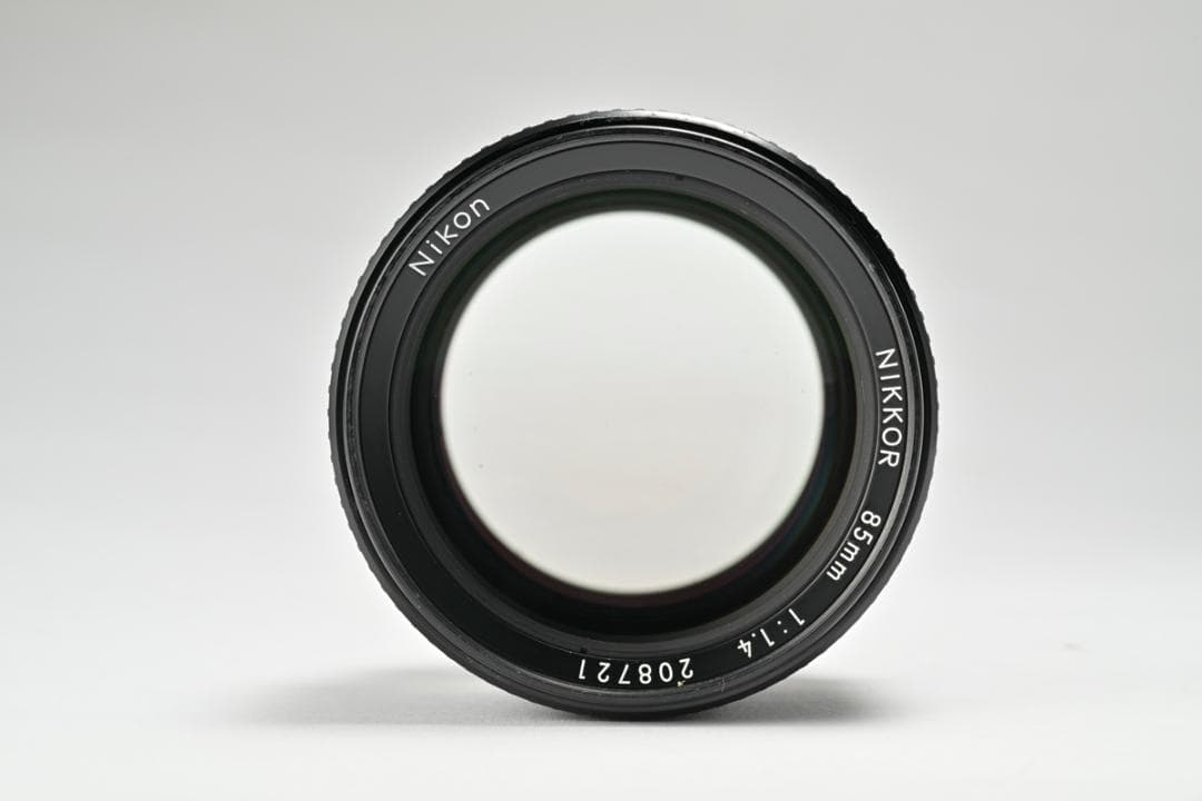 Nikon ニコン Ai-s NIKKOR 85mm F1.4 フード付き