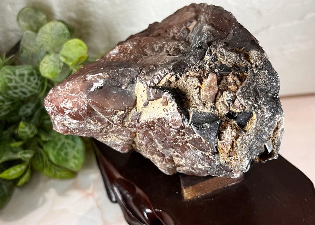 【最強の守護石】観音水晶　モリオン　黒水晶　ラフストーン　台座付き