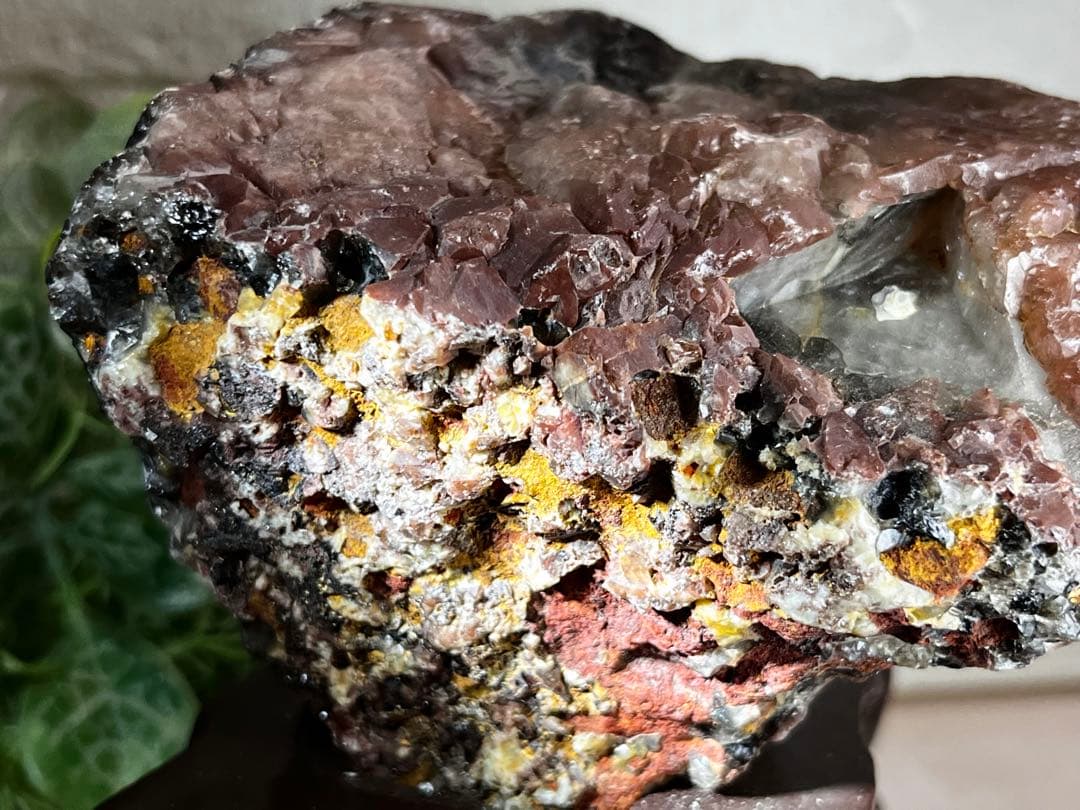 【最強の守護石】観音水晶　モリオン　黒水晶　ラフストーン　台座付き