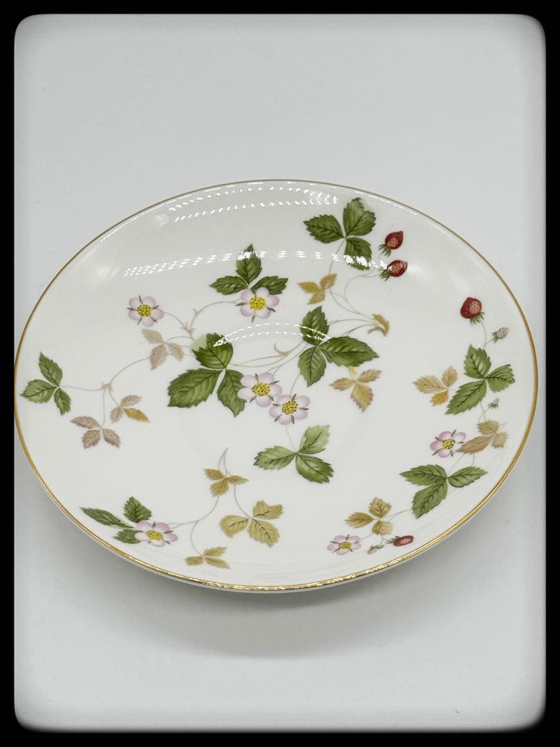 [目玉商品] ストロベリー柄 食器セット 13点セット。