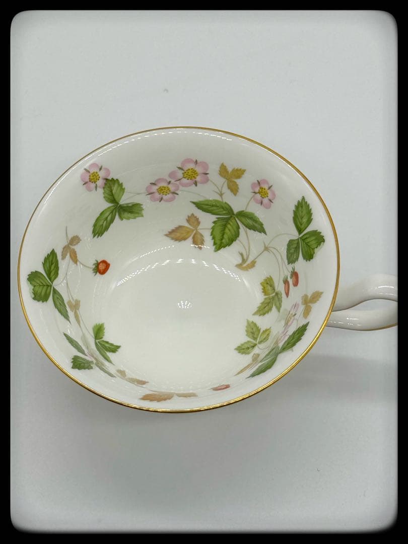 [目玉商品] ストロベリー柄 食器セット 13点セット。