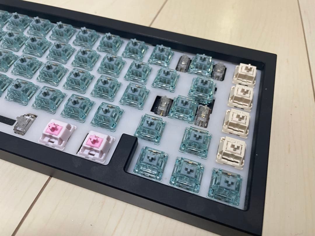 QK65 Black White 自作キーボード　ホットスワップ　メカニカル