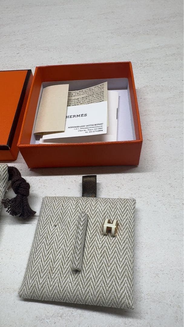 【片耳】HERMES ポップ　H アッシュ　ミニ　ピアス
