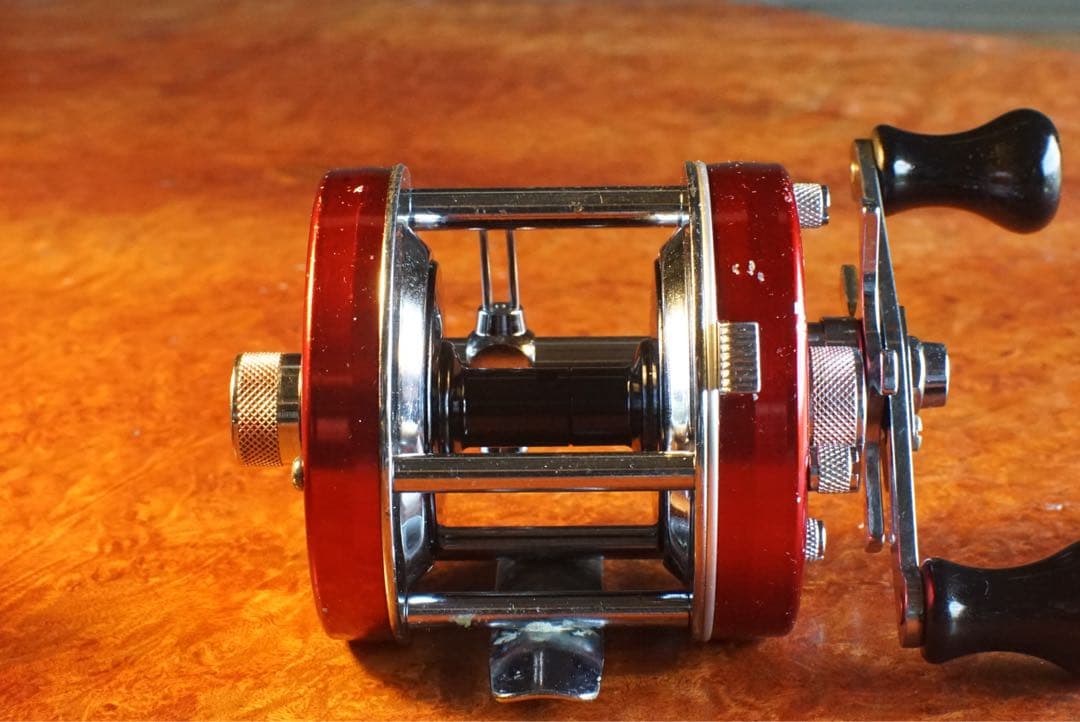 ABU アンバサダー 5500 メンテ済 フレーム修正済 チェリーレッド