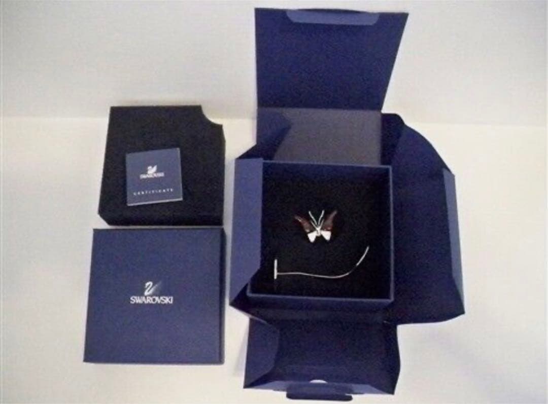 頂き物ですが使用予定が無いため　スワロフスキー出品致しました。