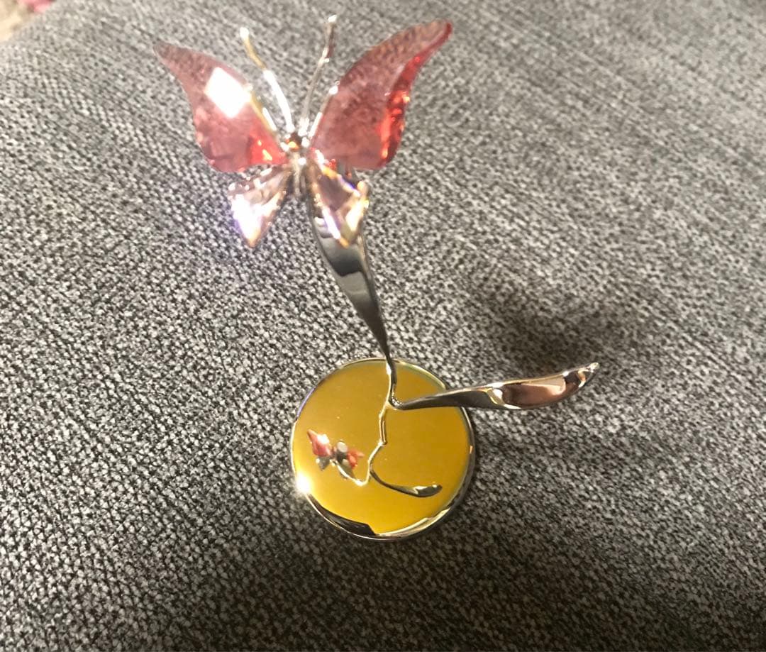 頂き物ですが使用予定が無いため　スワロフスキー出品致しました。