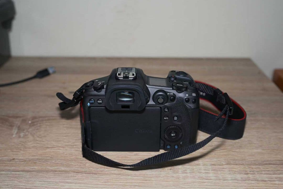 Canon EOS R5 本体 純正予備バッテリー付き 箱無し