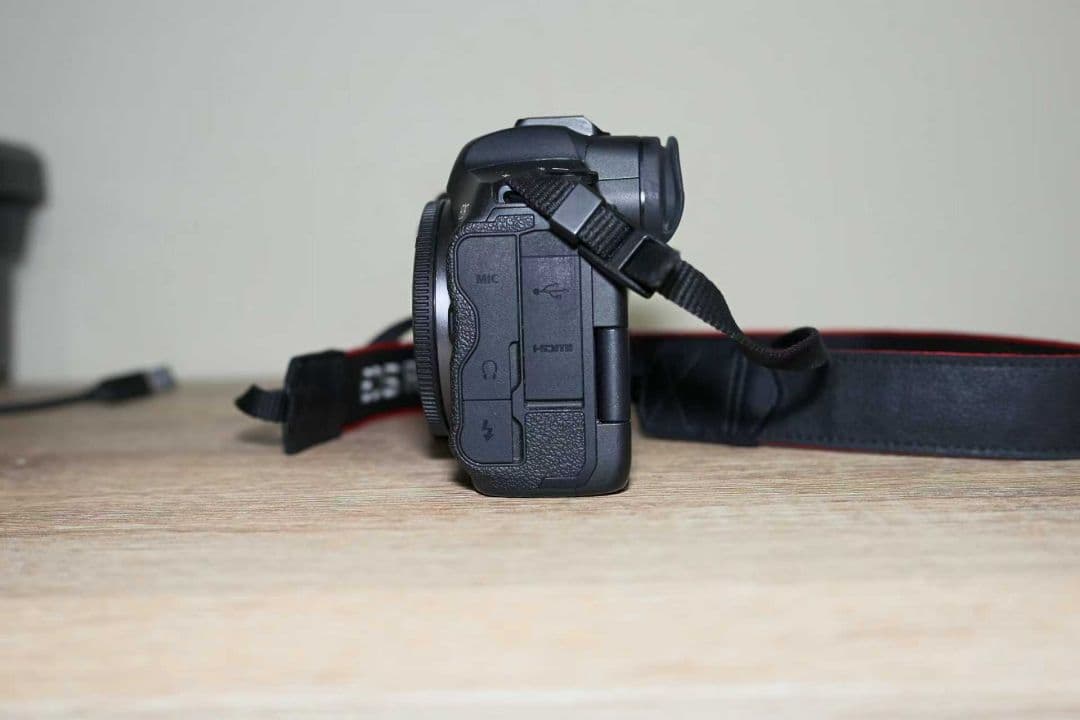 Canon EOS R5 本体 純正予備バッテリー付き 箱無し