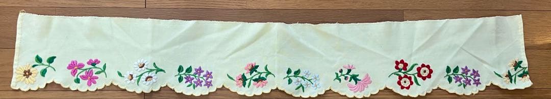 ハンガリー蚤の市購入ヴィンテージカロチャ刺繍カーテン2枚