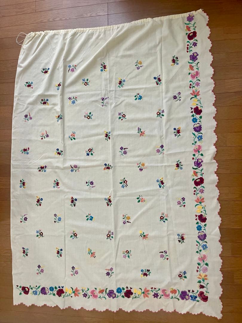 ハンガリー蚤の市購入ヴィンテージカロチャ刺繍カーテン2枚