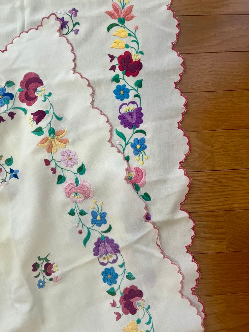 ハンガリー蚤の市購入ヴィンテージカロチャ刺繍カーテン2枚