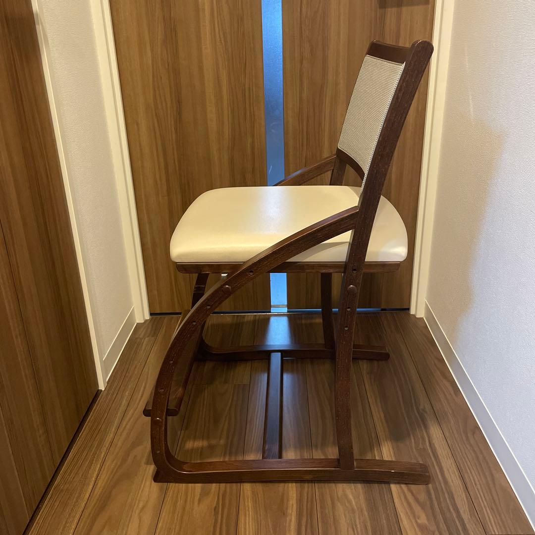 カリモク　学習椅子　クレシェ　XT2401