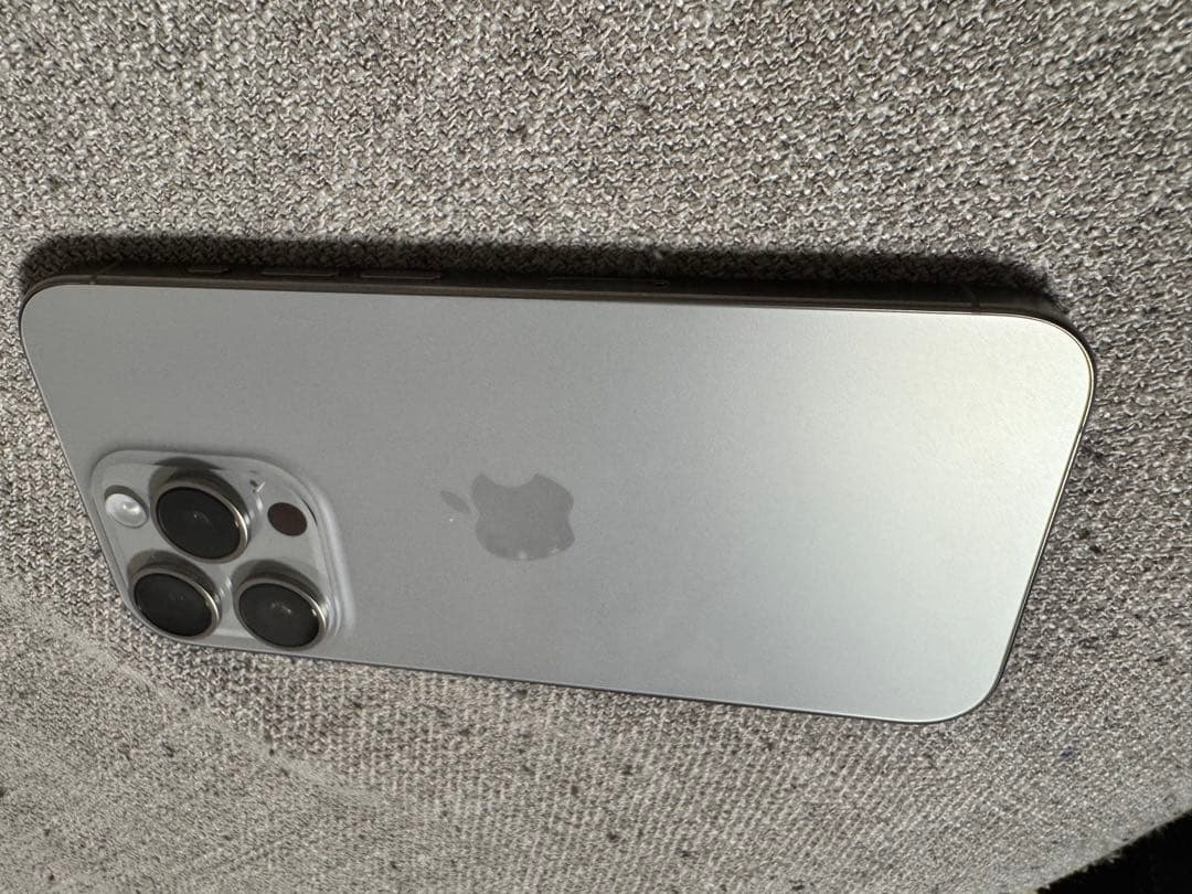 【美品】iPhone 15 Pro 256GBナチュラルチタニウム SIMフリー