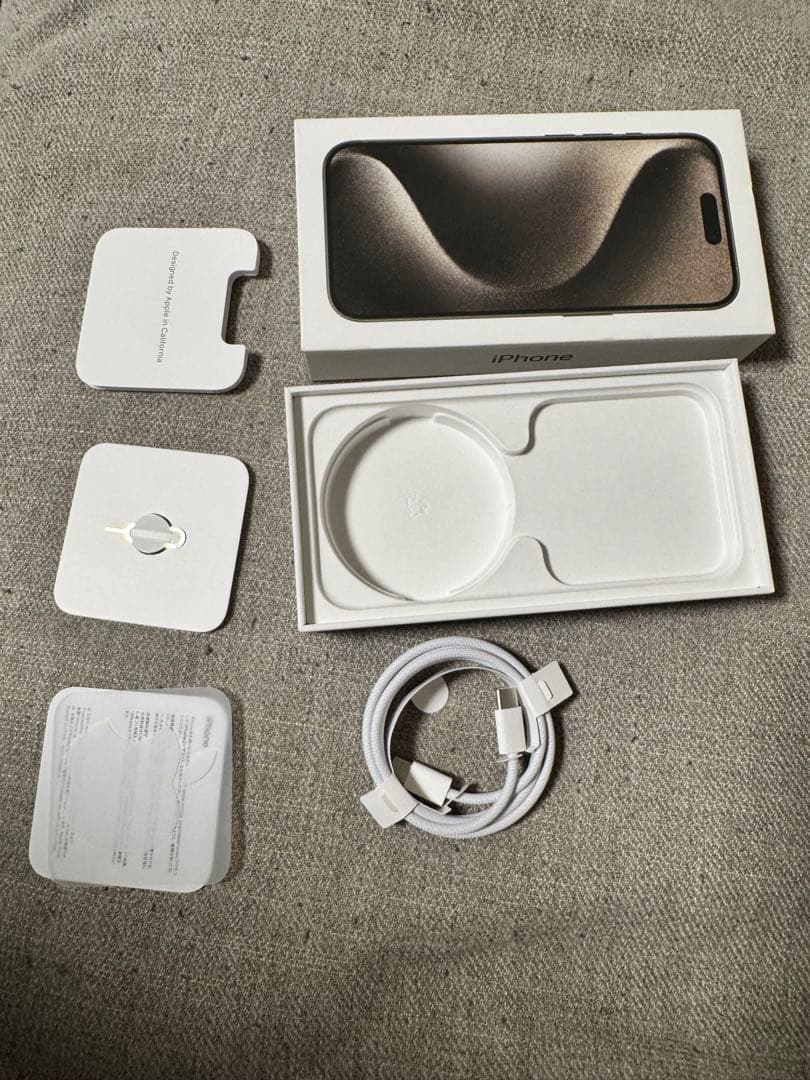 【美品】iPhone 15 Pro 256GBナチュラルチタニウム SIMフリー
