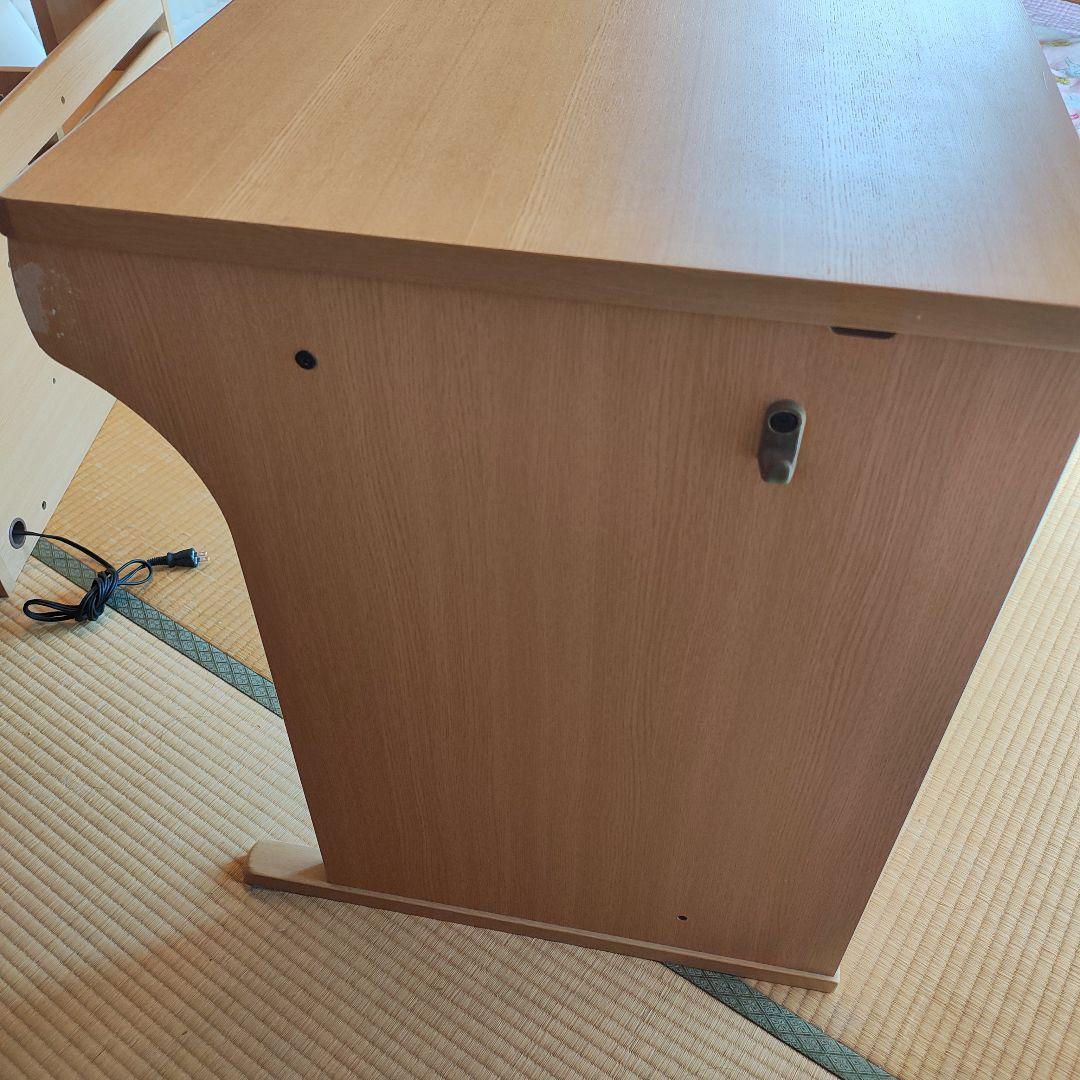 美品】ニトリ学習机　机の台のみ