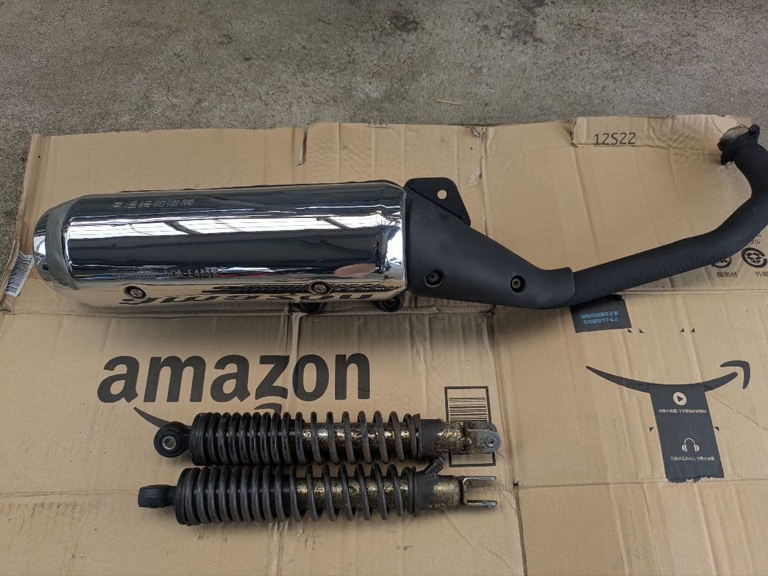 値下げ ヤマハマジェスティ125純正マフラーと後輪サスのセット