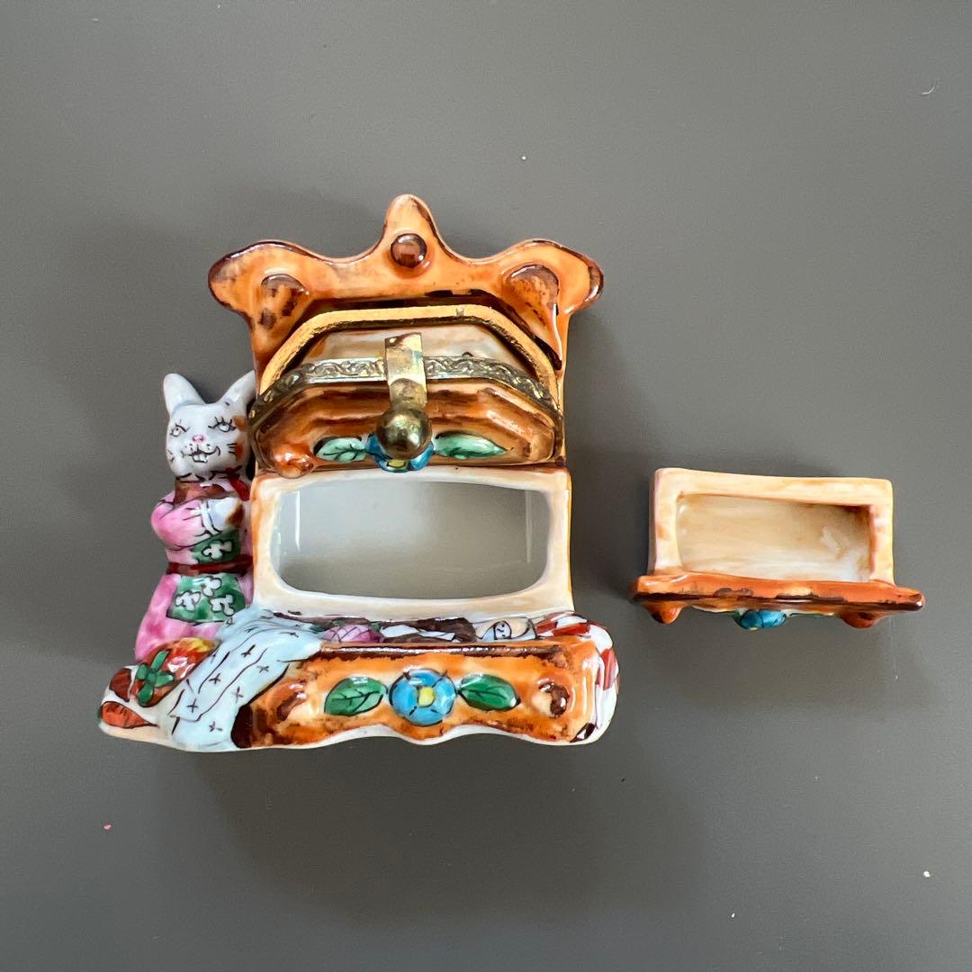 【ビンテージ】うさぎドレッサーのリモージュボックス