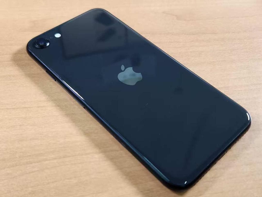 020500H iPhone SE 第2世代A2296 64GB 最大容量82%
