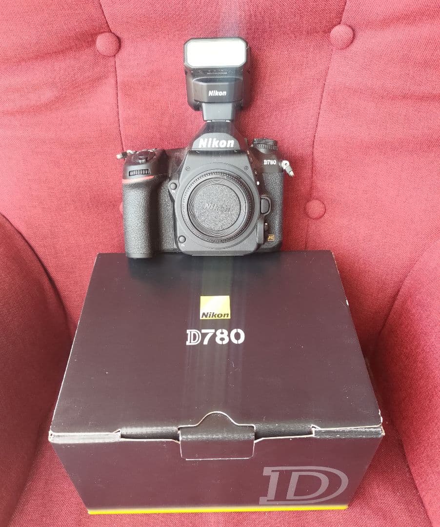 ニコン D780 ボディ デジタル一眼レフカメラ SB300付き(^o^)