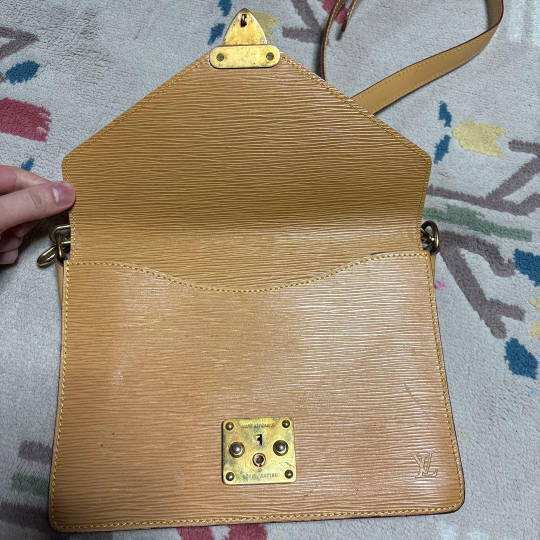 Louis Vuitton エピレザー ショルダーバッグ