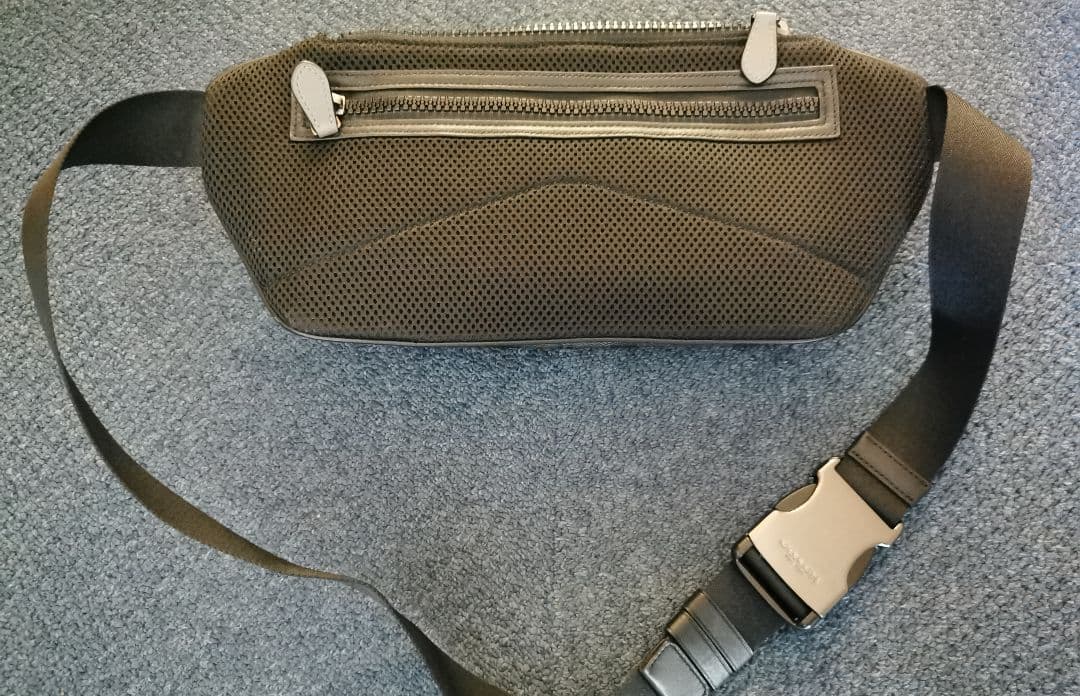 「未使用に近い」コーチボディーバック