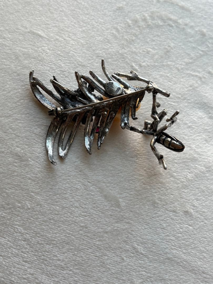 アンティーク　ルビー　ゴールデンパール装飾　シルバー素材　カマキリ　ブローチ