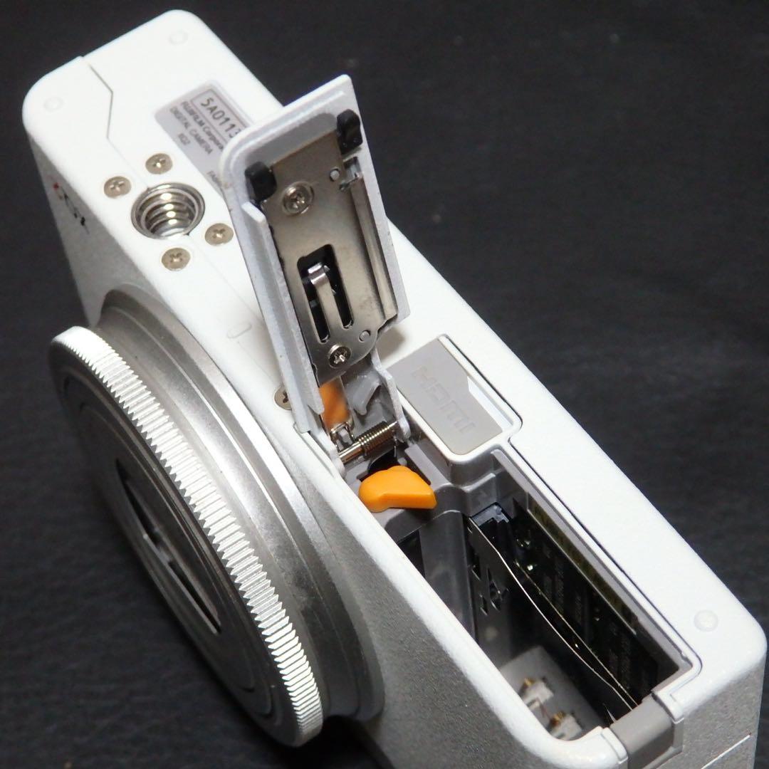 動作確認済み　美品　Fujifilm XQ2 ホワイト フジフイルム