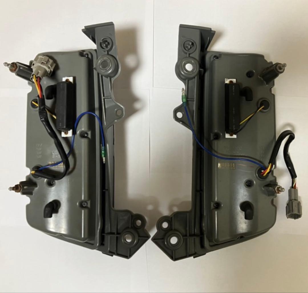 Valenti　LEDテールランプ　ロアテール　クリア エルグランドE52