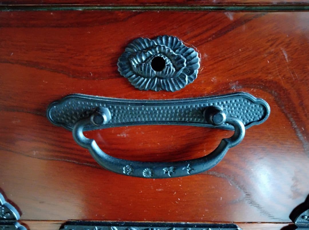 伝統的な和風木製タンス 7引き出し