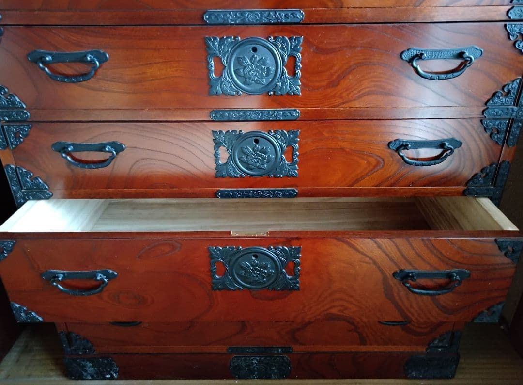 伝統的な和風木製タンス 7引き出し