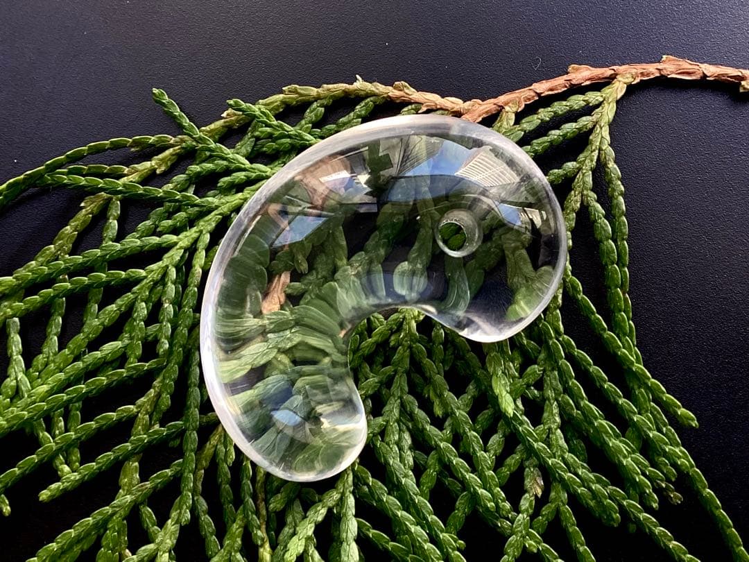 ✳抜群高品質　貴重‼️ 国産水晶最高峰の黒平水晶大型勾玉　透明感抜群　鑑別書付‼️