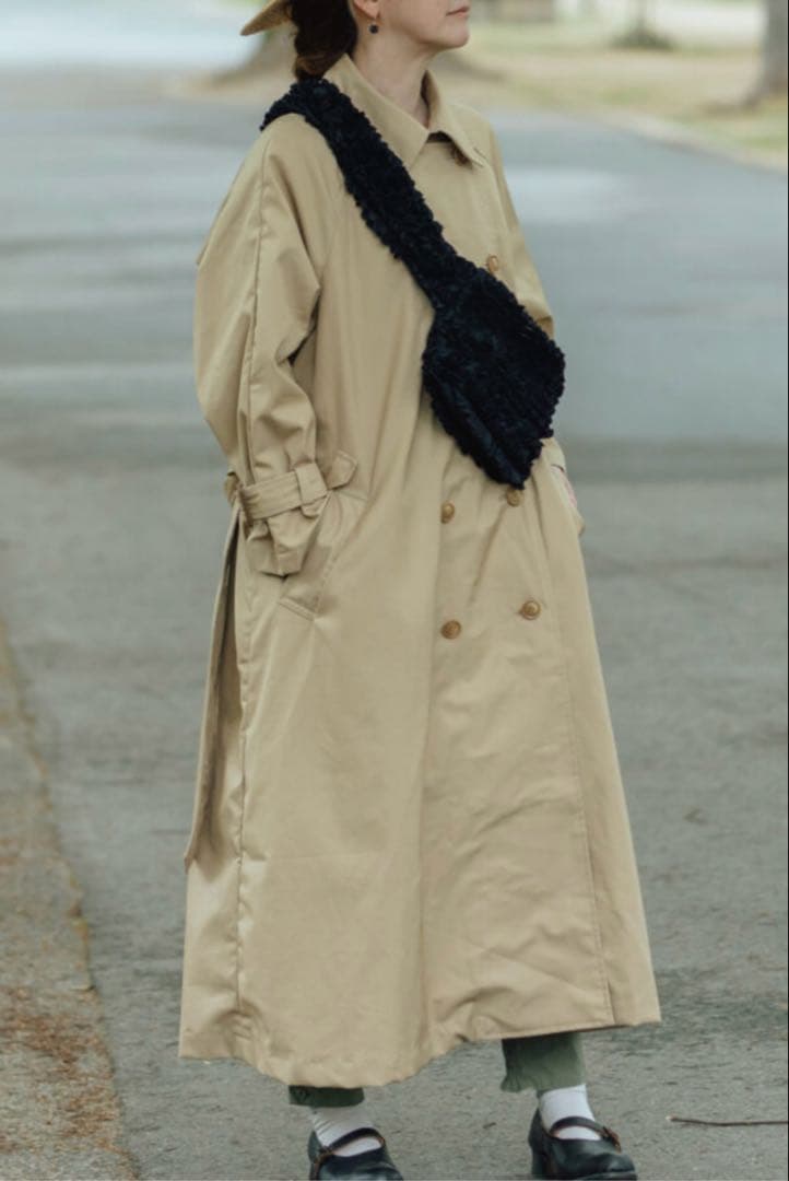 未使用R&D.M.CO- Ecru et pousse フリルボディバッグ(黒)