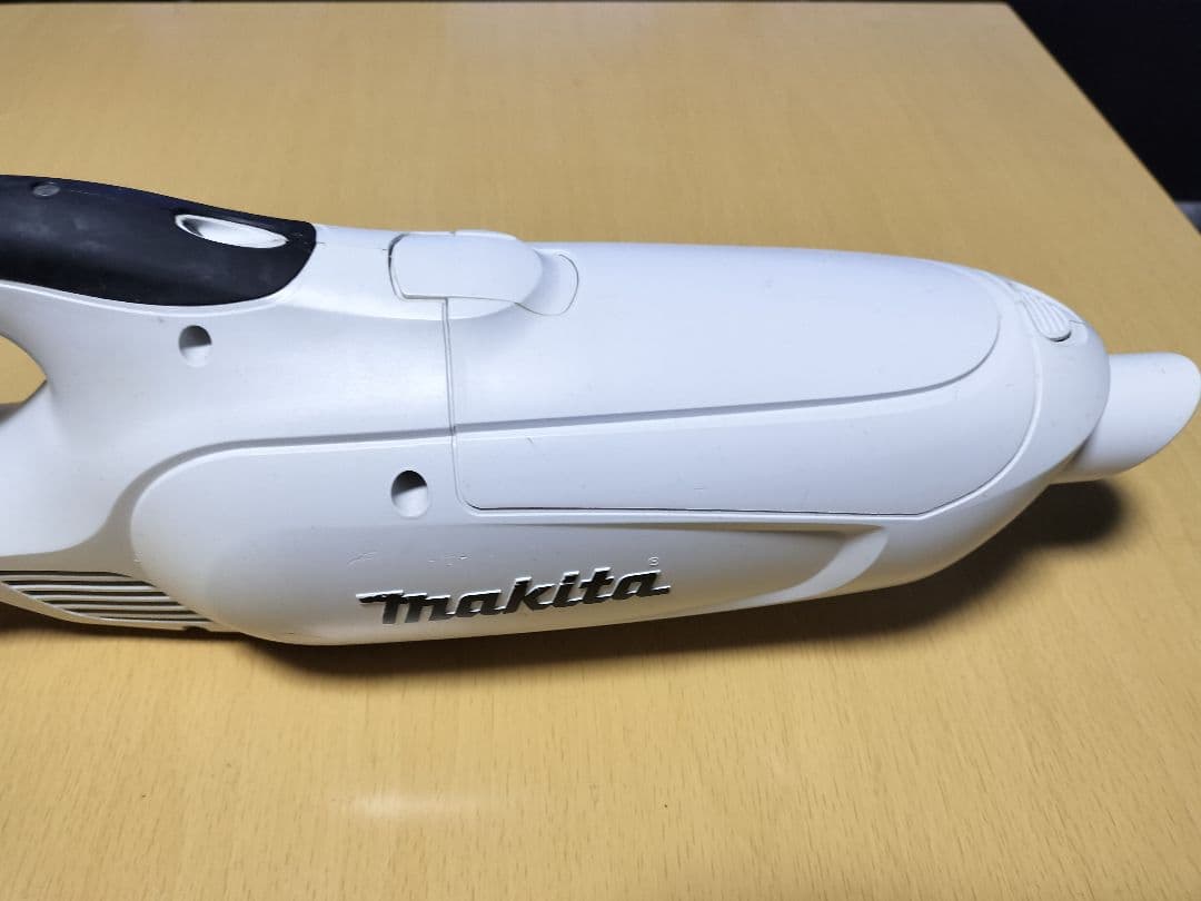 マキタ14.4V充電式クリーナCL142FD バッテリー、急速充電器、サイクロン