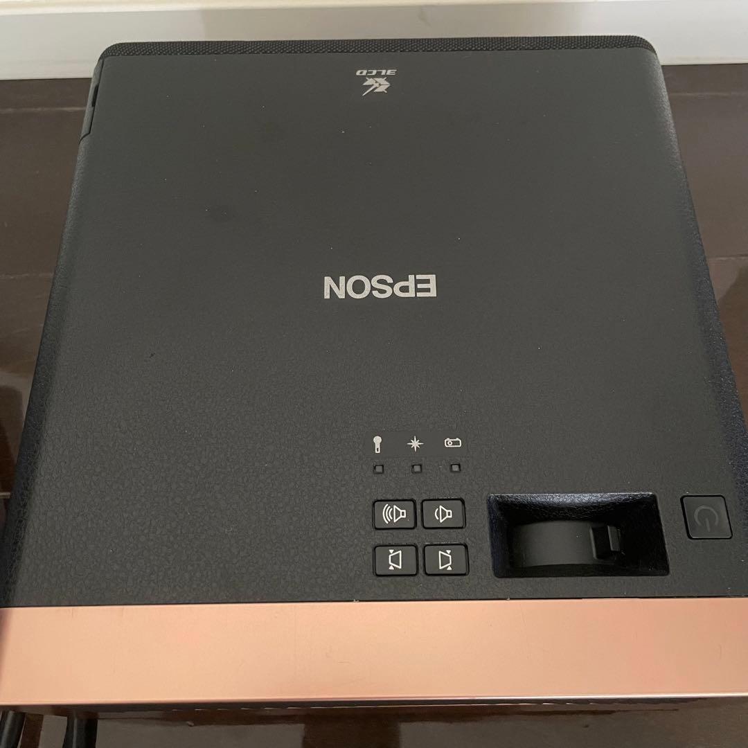 EPSON プロジェクター dreamio　EF-100B