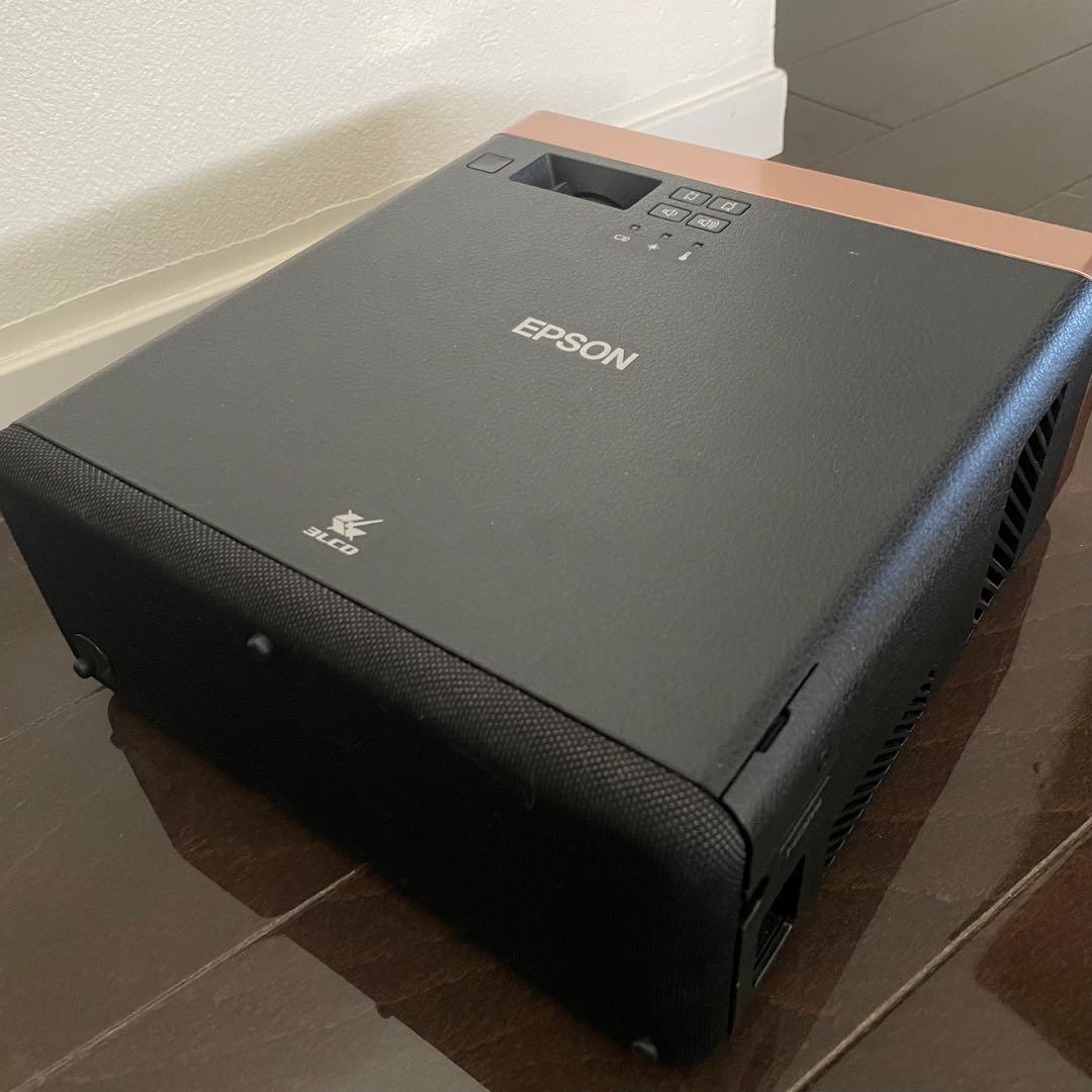 EPSON プロジェクター dreamio　EF-100B