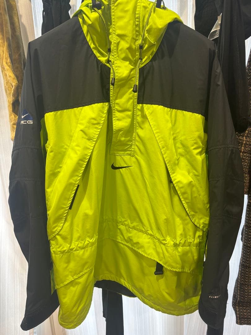 NIKE ナイキ　acg アウター　未使用にた近い　L