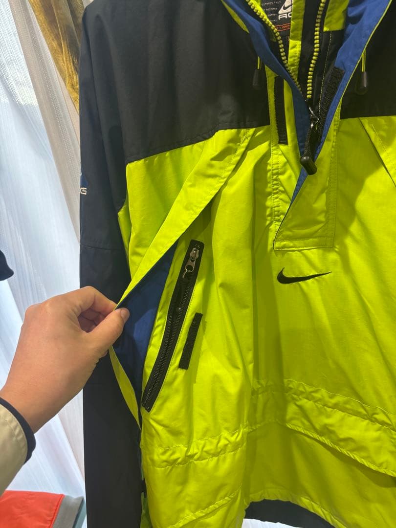 NIKE ナイキ　acg アウター　未使用にた近い　L