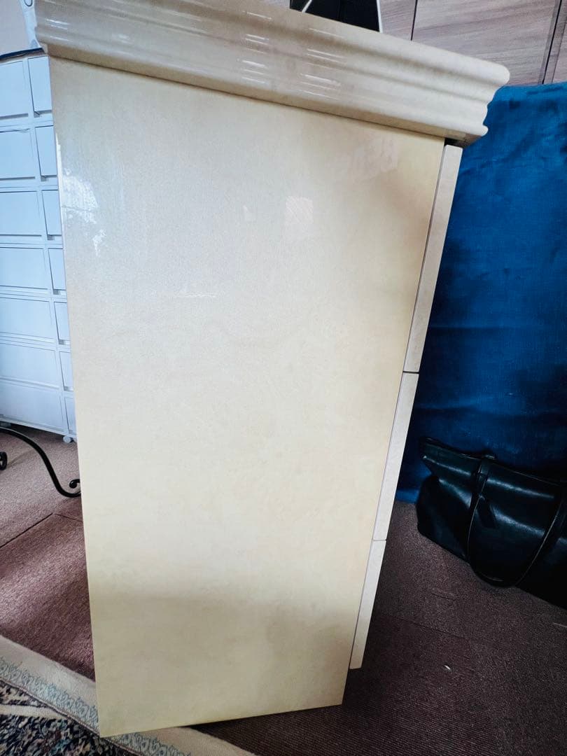 イタリア製　サルタレッリ　 フローレンス　アイボリーの装飾的　３段チェスト