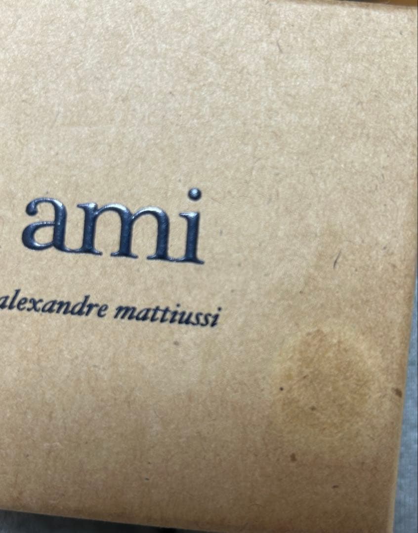 【AMI PARIS】 ハート型ゴールドピアス 片耳用