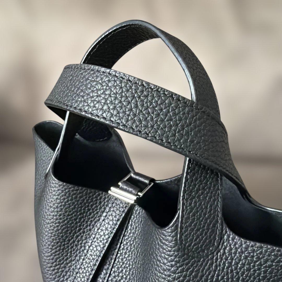 本革　レザー　キューブバッグ PM ブラック×シルバー