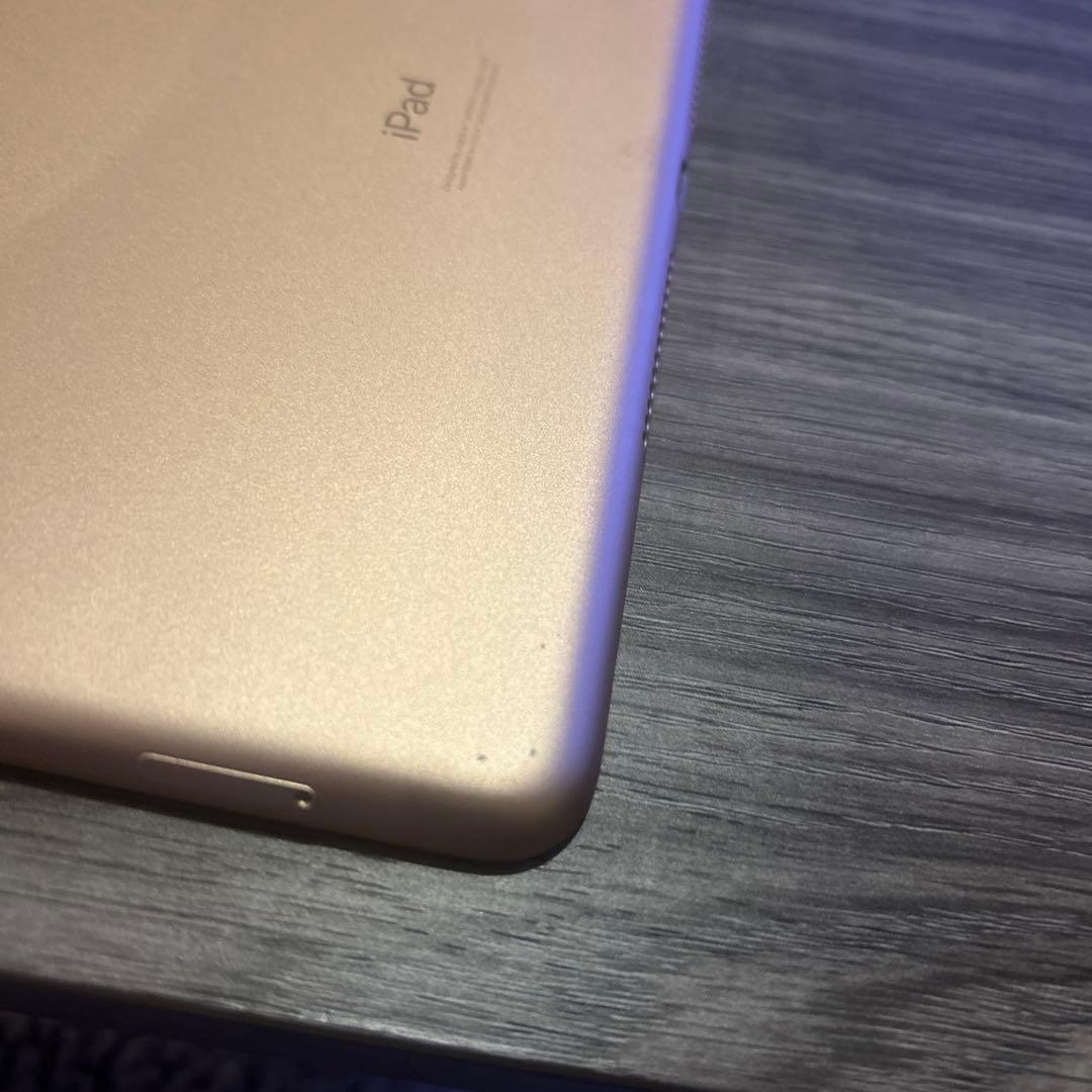 iPad第8世代128GB中古　物理SIM使用可能です