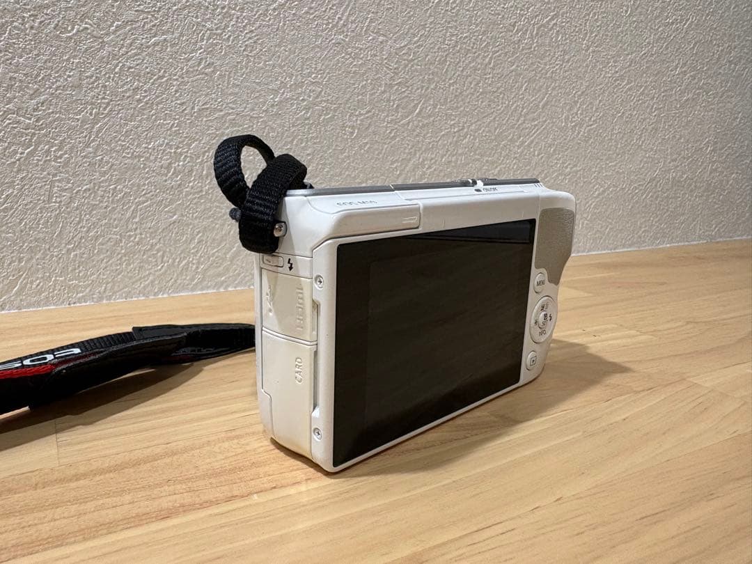 【限定値引き】Canon EOS M10ダブルレンズキット SDカード64G付き