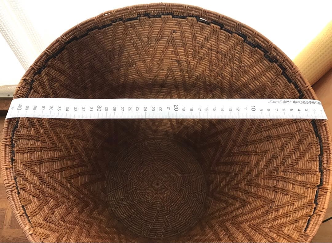 アタ製　フタ付大型カゴ　バスケット小物入れ　中古品