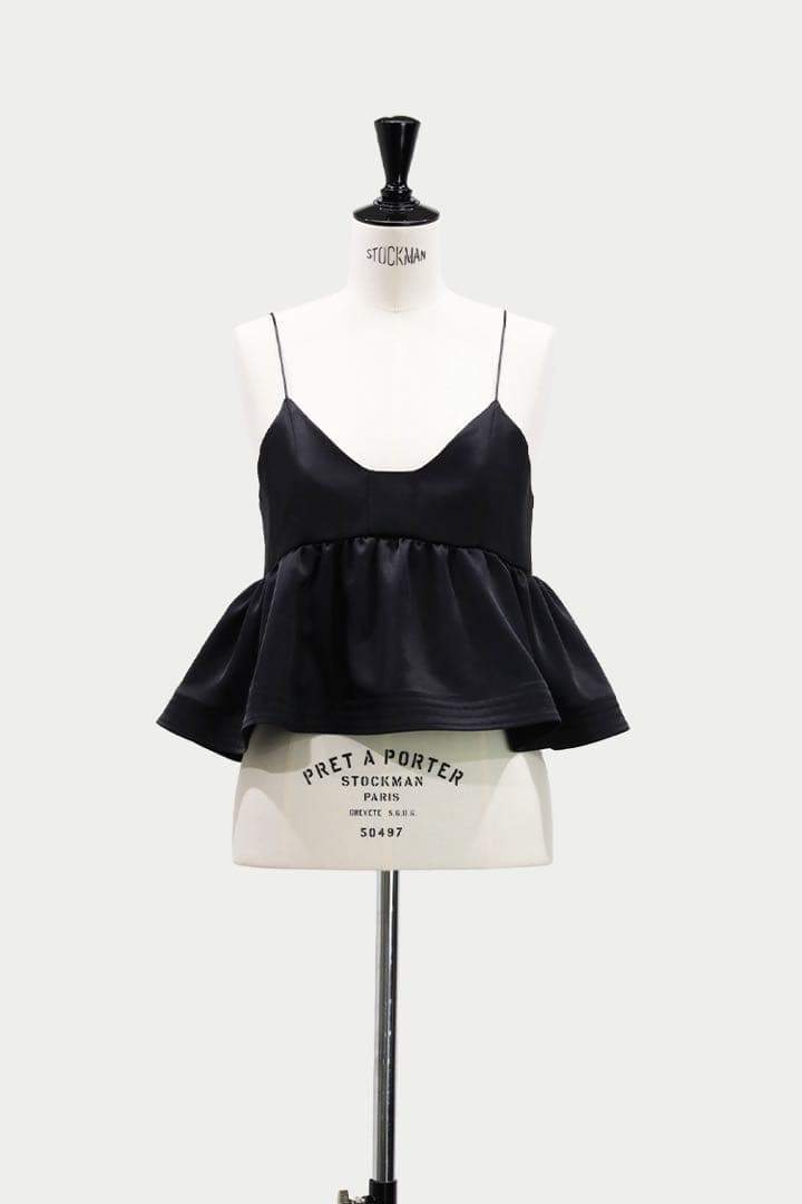 キラリ！新品未使用⭐︎machatt⭐︎ サテンフレアキャミソール