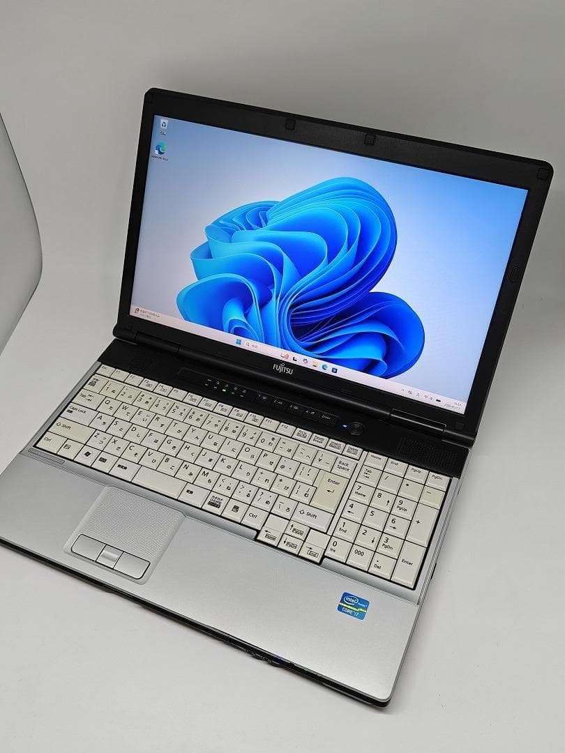 【FUJITSU】爆速 Core i7/新品SSD256GBノートパソコン　E7