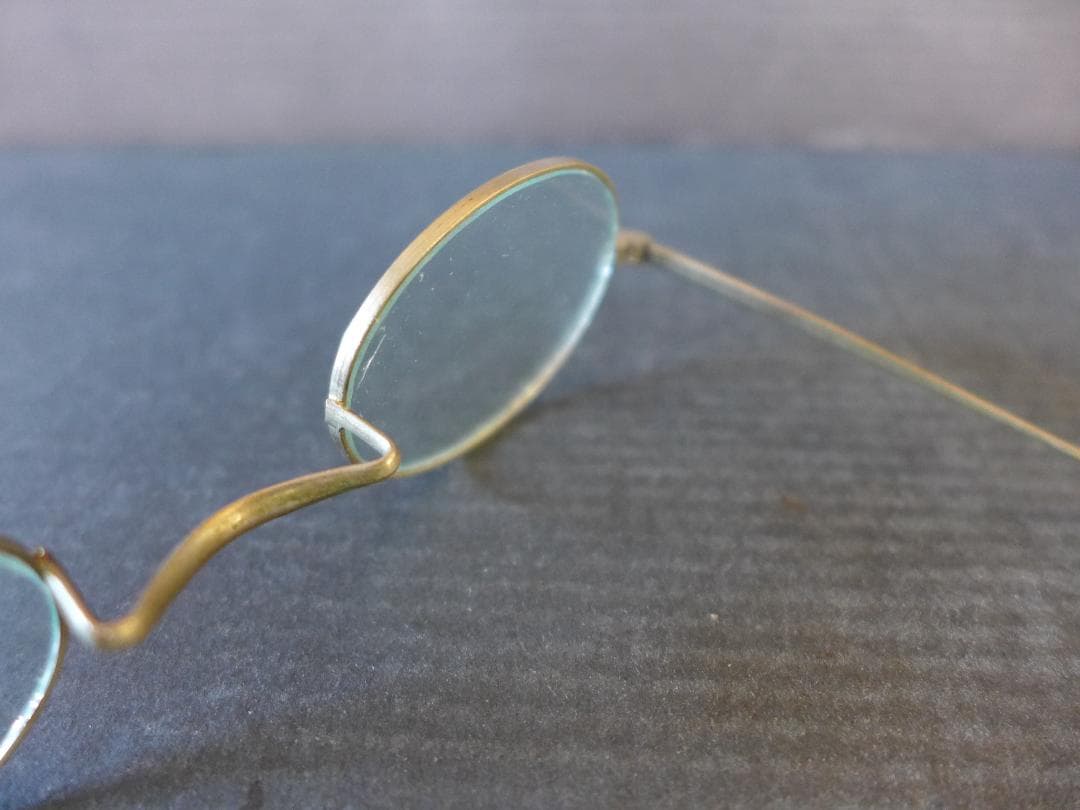 時代物　アンティークメガネ　金属フレーム　楕円形状眼鏡　軍人メガネ？　レトロ