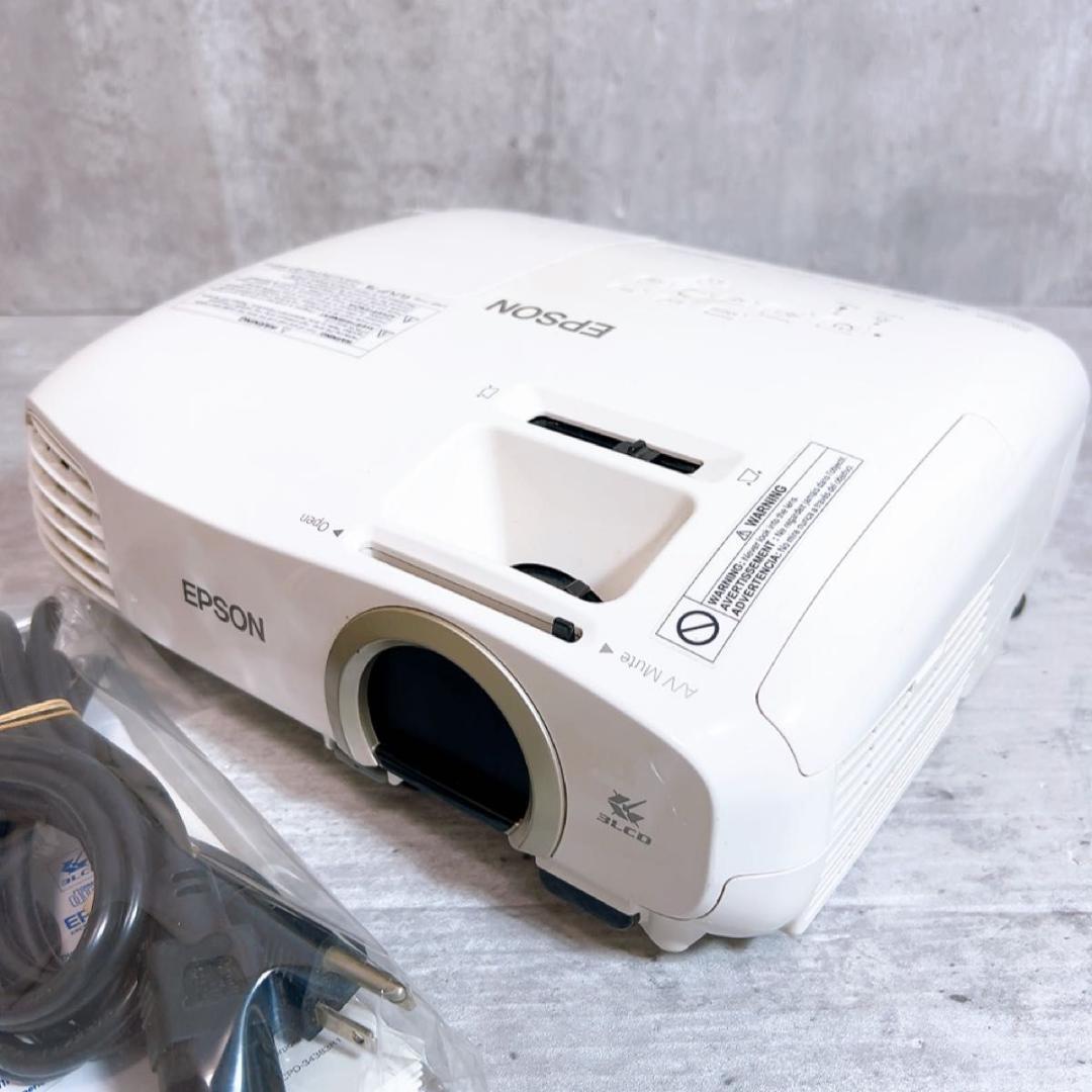 EPSON エプソン　プロジェクター　 Cinema 2030