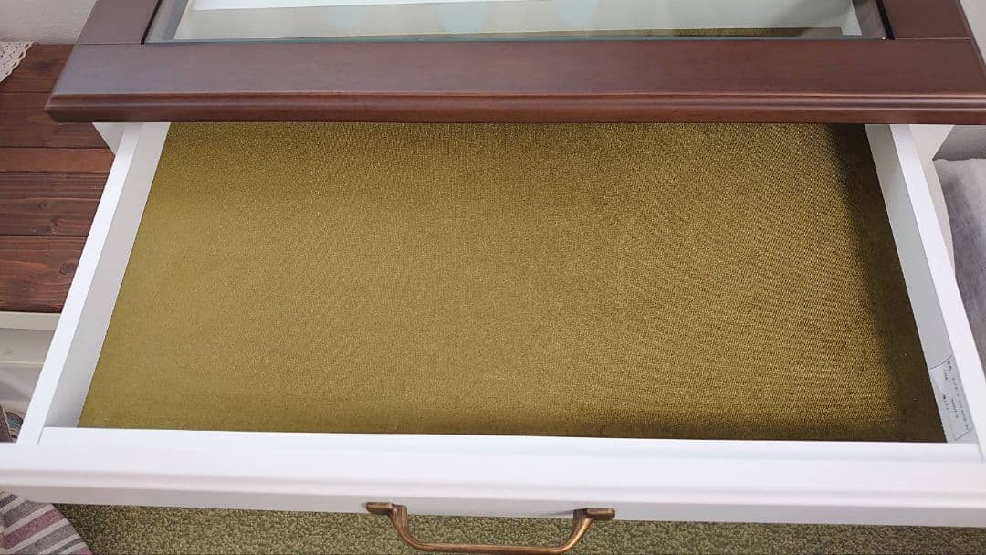 白色キャビネット棚 上部ガラス面引き出し付き